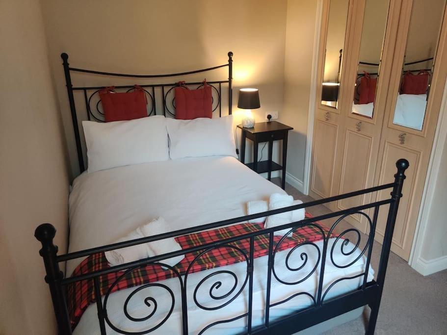 Next To The Palace And Royal Mile With Parking Edinburgh Ngoại thất bức ảnh